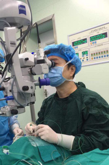 郑州大学眼耳鼻喉医院为74岁老人成功实施超复杂性糖尿病视网膜病变手术