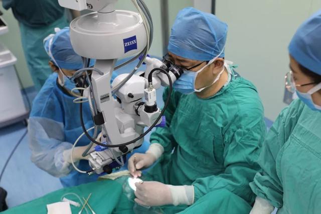 “都市光明行·免费白内障手术”迎来了首批18名患者……