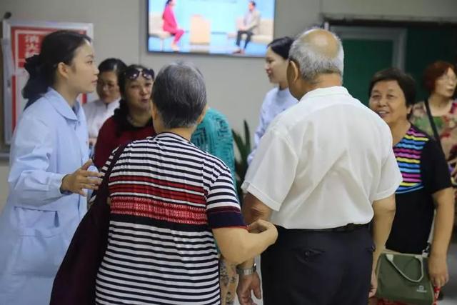 “都市光明行·免费白内障手术”迎来了首批18名患者……